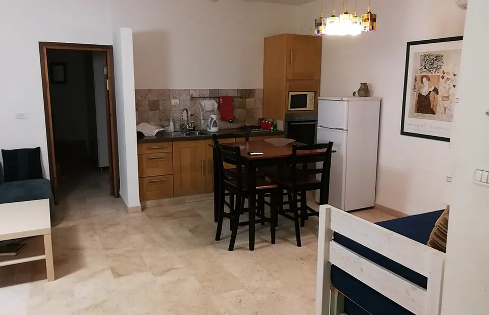 מטבח מאובזר ופינת אוכל